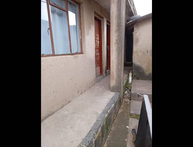 8 BEDROOM HOUSE FOR SALE IN TEMBISA